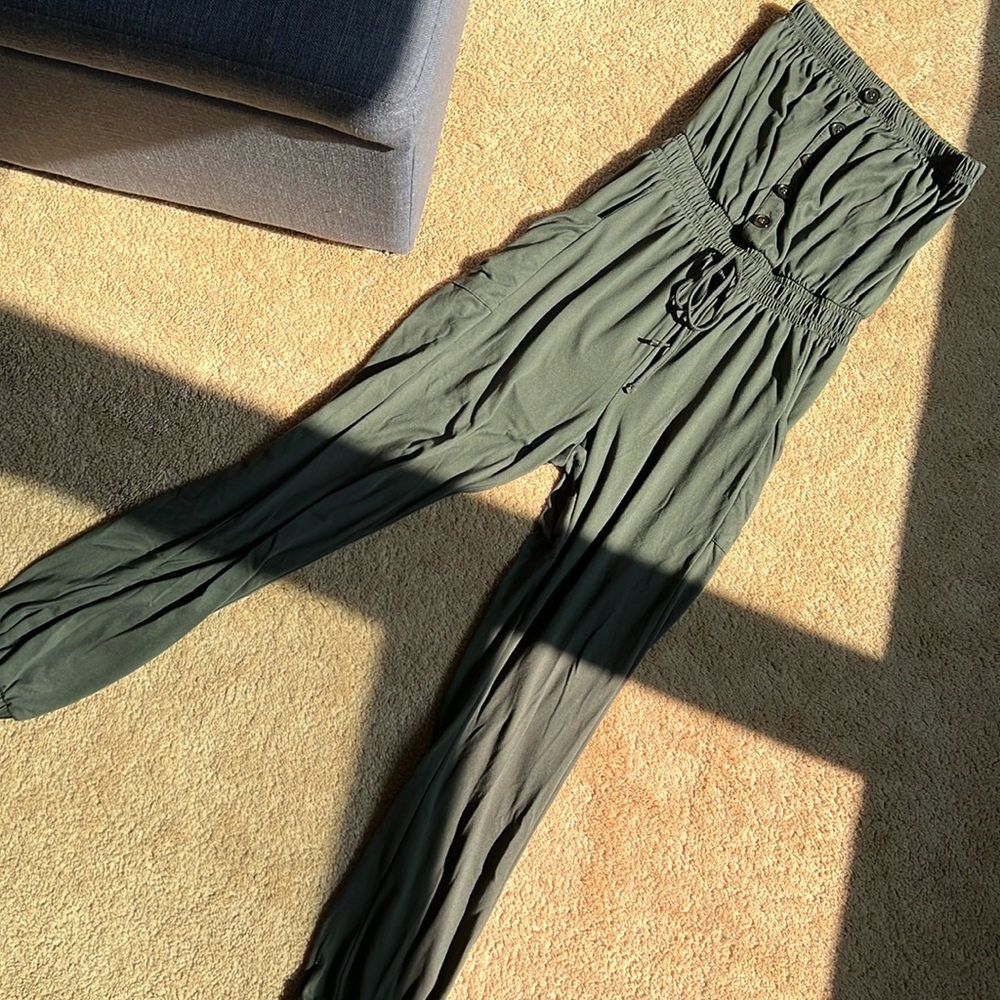 Olive green pants suit with pockets